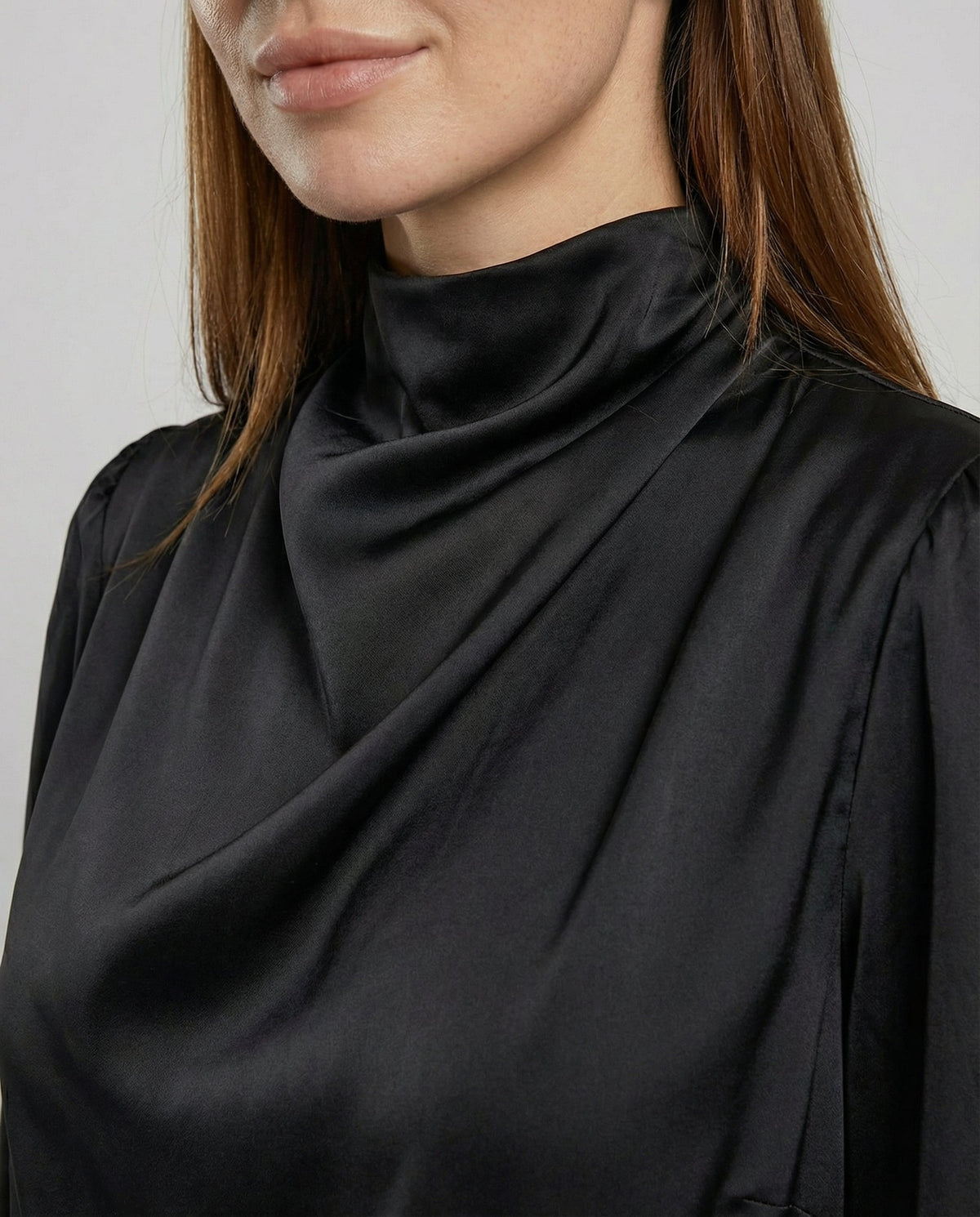Zora | Elegant Luminous Long-Sleeve Satin Dress